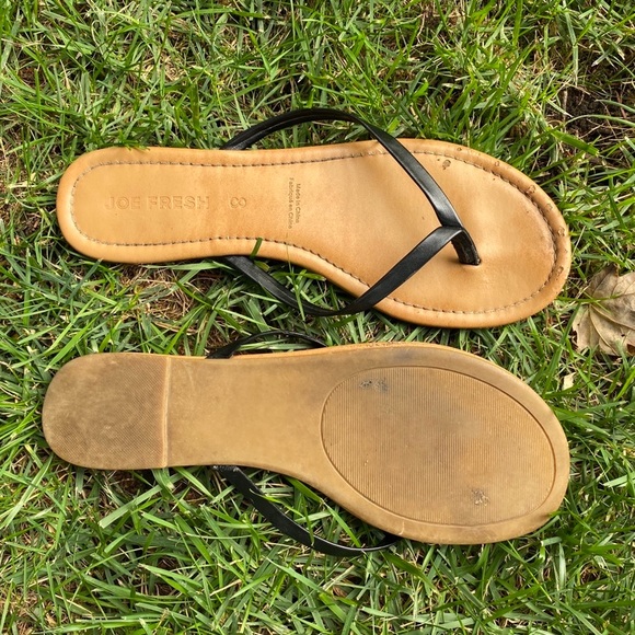 Joe Fresh black strap flip flops - Picture 2 of 7
